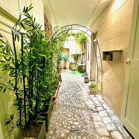 Le Logis Des Templiers Vieux Port La Rochelle (Charente-Maritime)